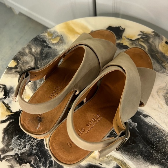 Gentle Souls by Kenneth Cole Paulina Platform Sandal - Picture 5 of 9